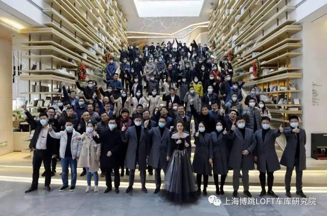 江津全国一百多人在华侨城汉口道6号参观研讨LOFT专利车库技术！